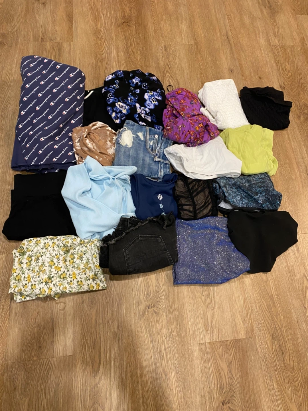 20+ pcWomen’s clothing lot szM/L