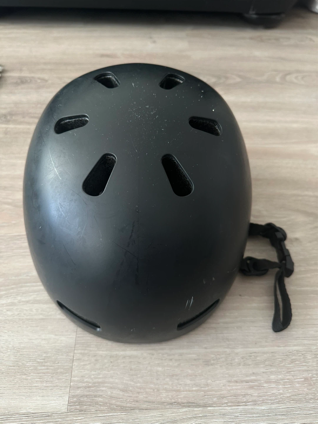 CAPIX BUCKET helmet black red