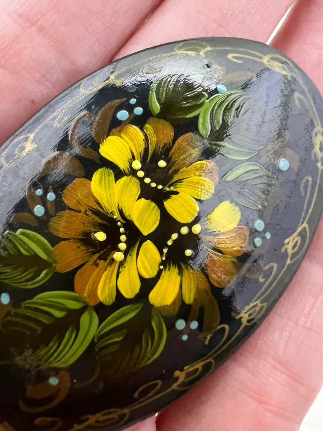 Vintage Russian Hand Painted Black Lacquer Wooden Floral Brooch - photo 4