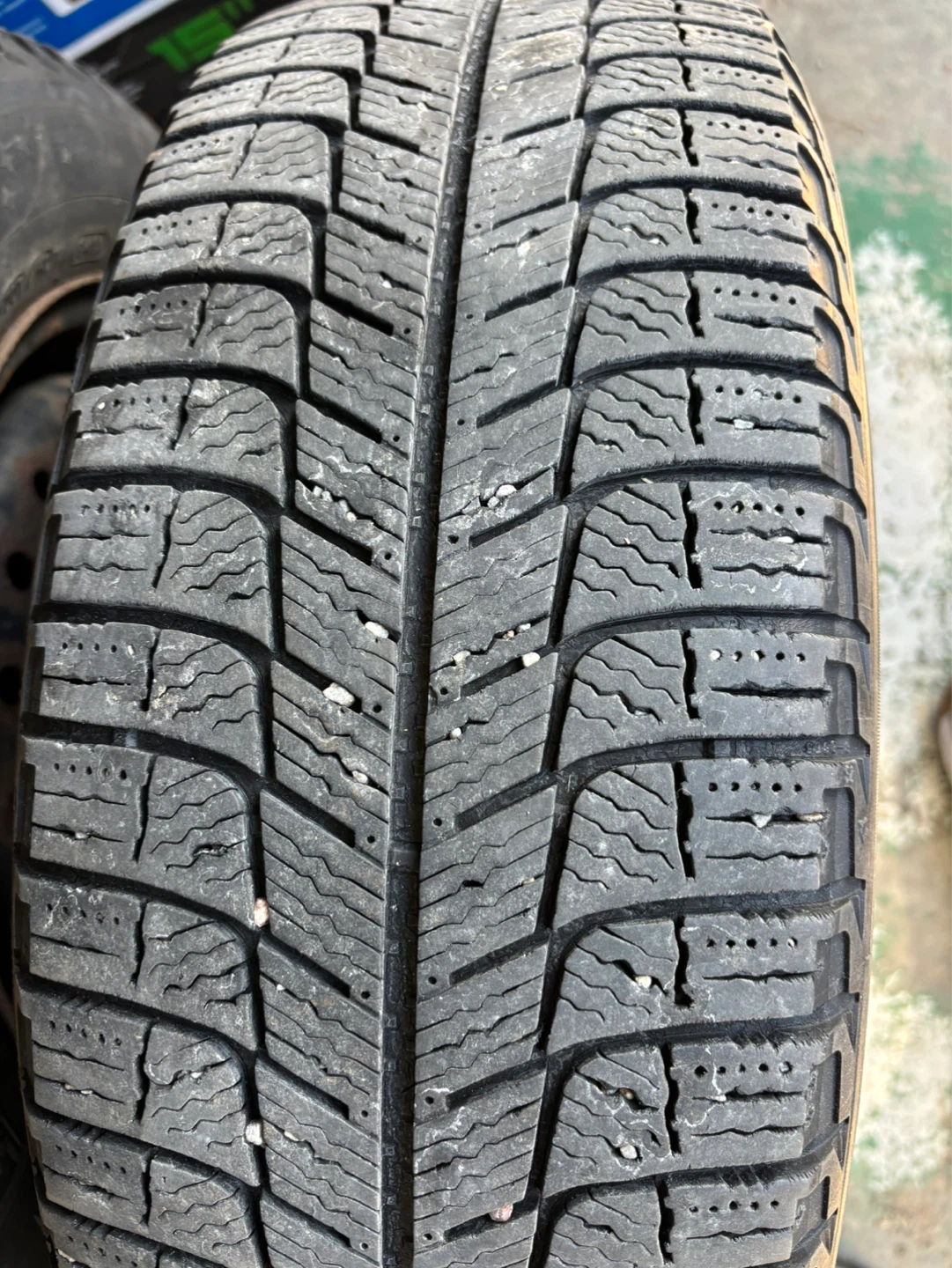 4 Michelin Winter Tires 195/65R15 - photo 5