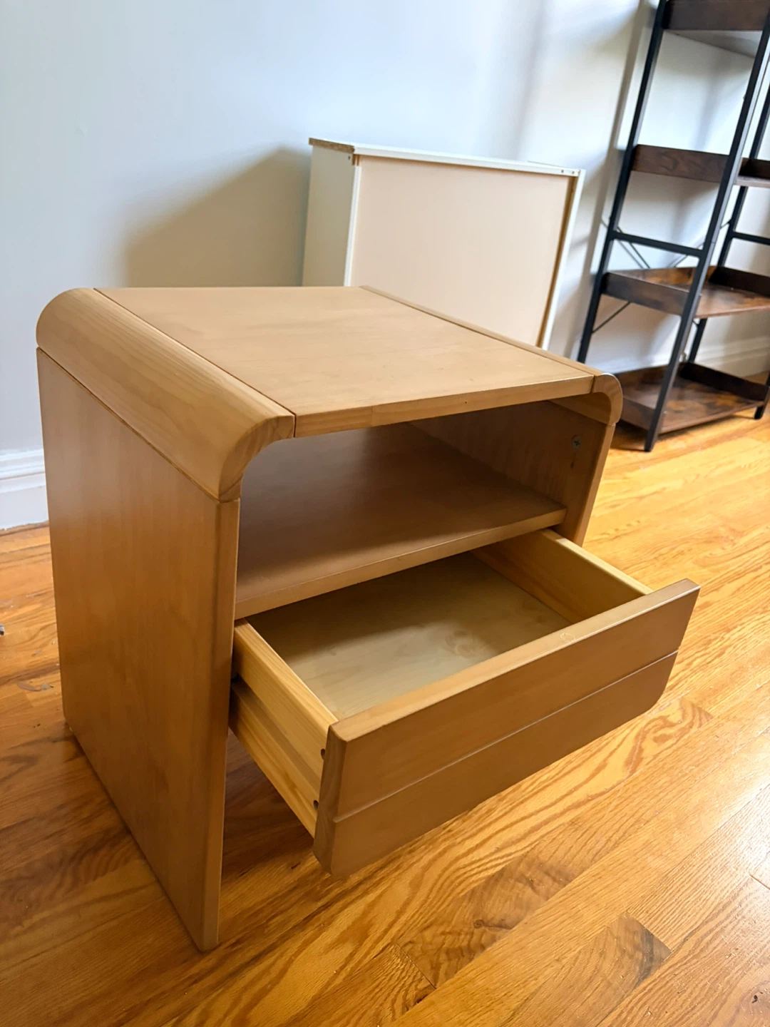 Mid-century Modern Light Wood Nightstand - photo 3