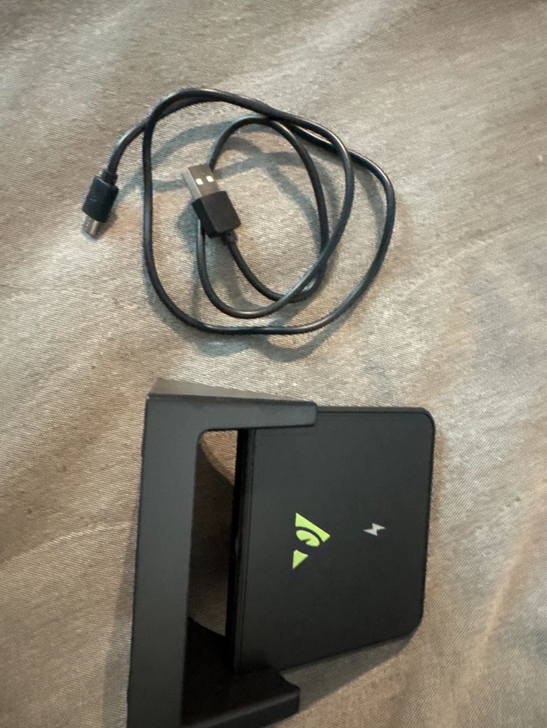 Black Wireless Charging Stand with USB Cable