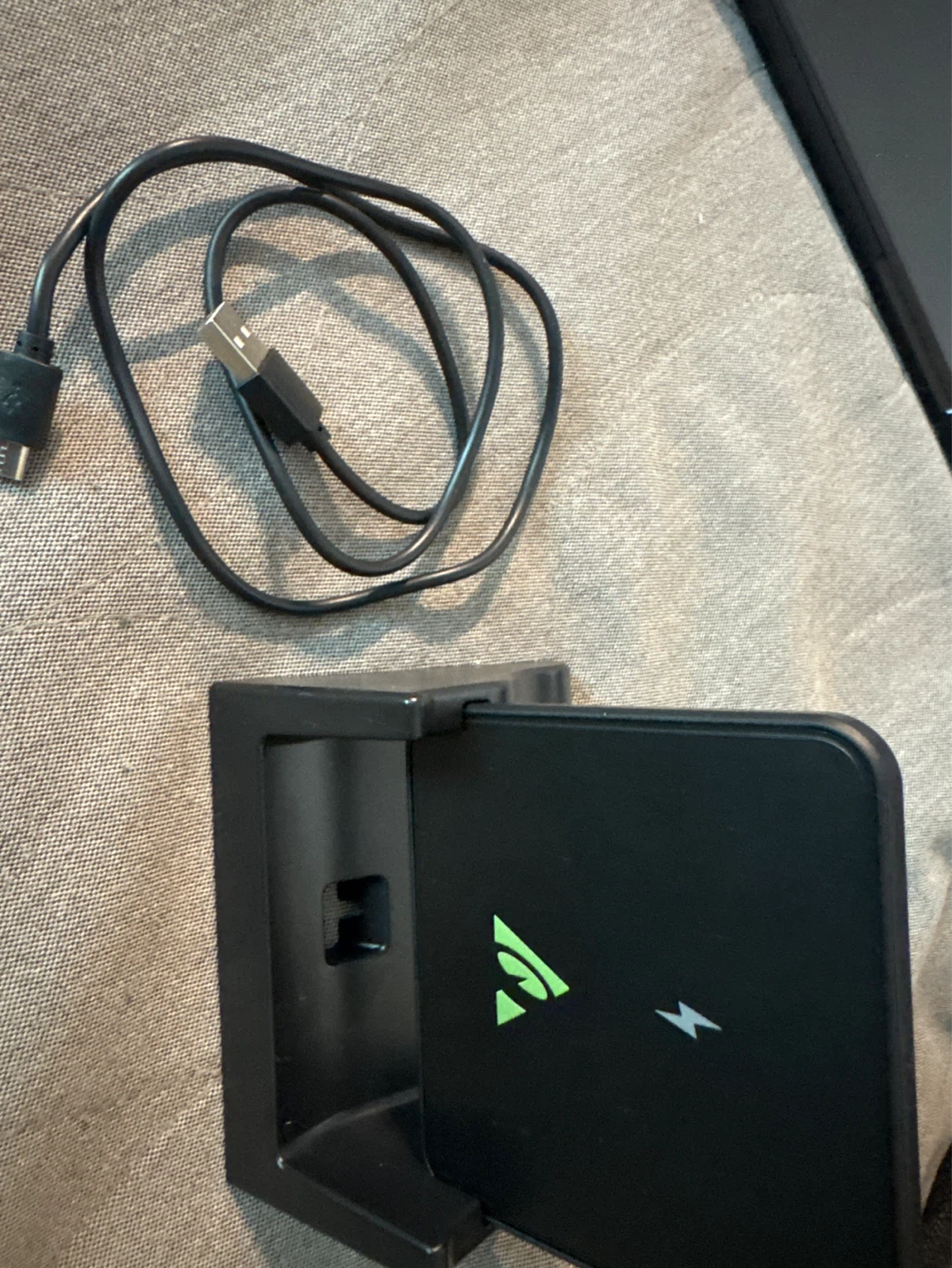 Black Wireless Charging Stand with USB Cable - photo 2