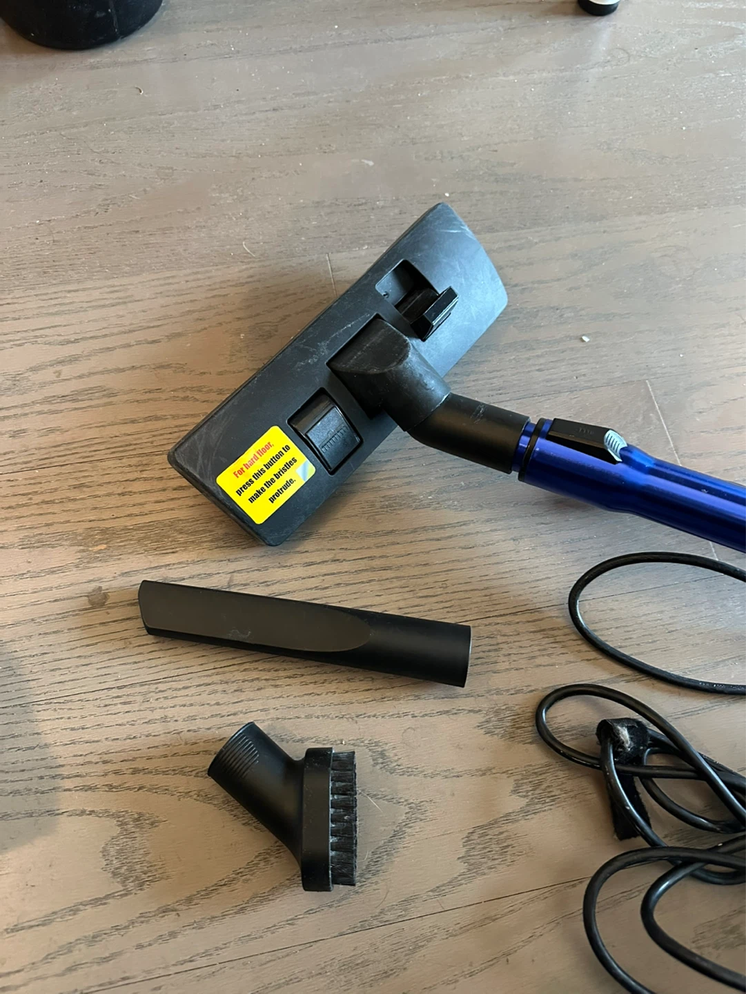 [FREE] Elezon E600 Vacuum Cleaner with attachments - photo 3