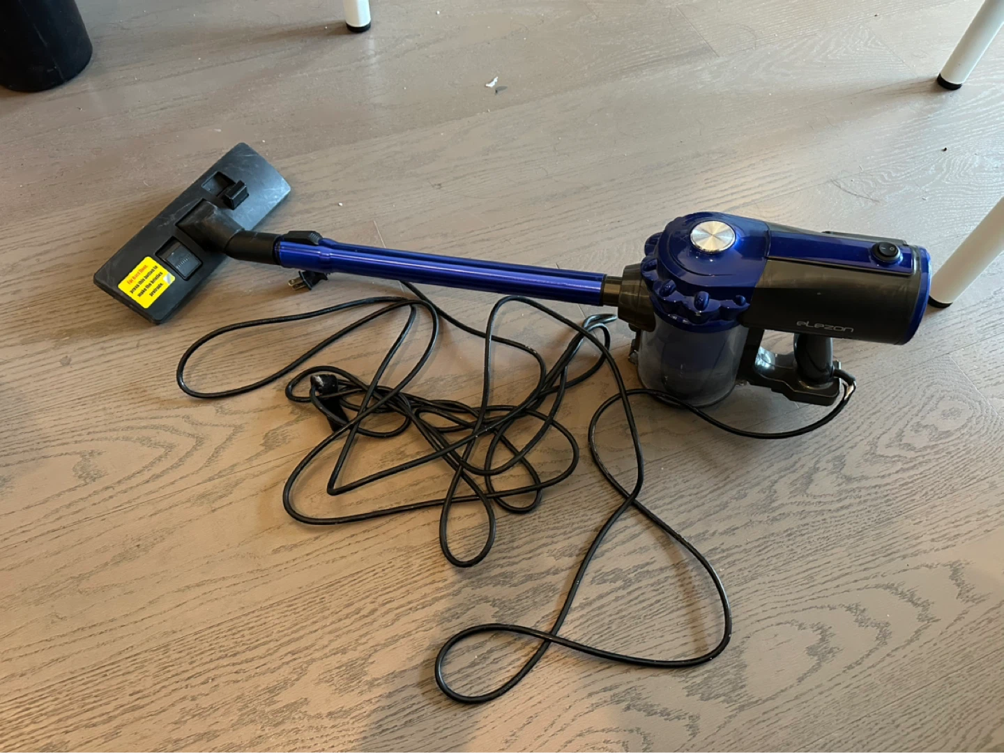 [FREE] Elezon E600 Vacuum Cleaner with attachments