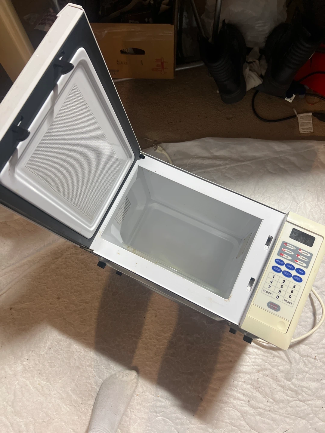 DIPLOMAT Microwave Oven - photo 2