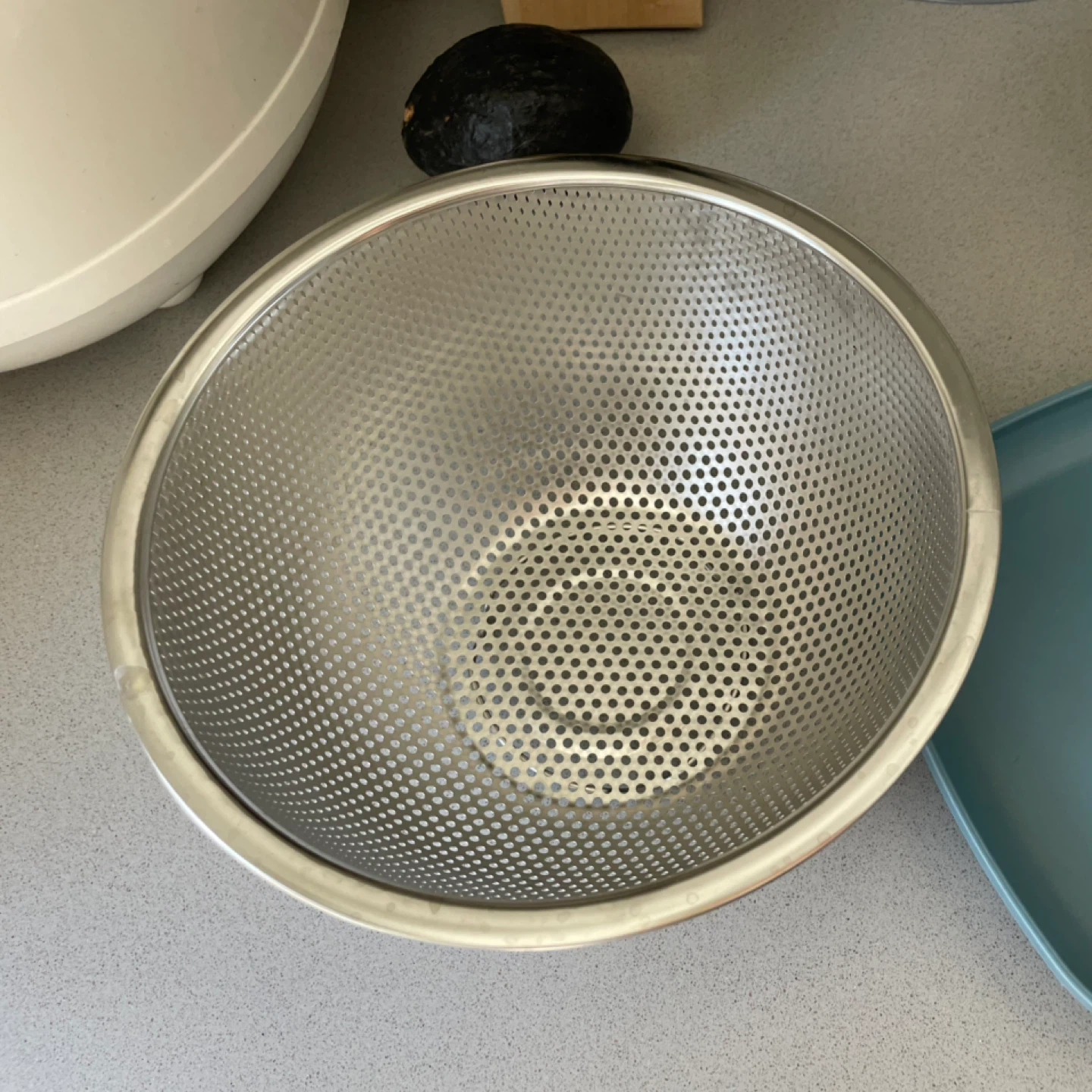 Plastic Plates, Metal Colander, Ice Trays - photo 2