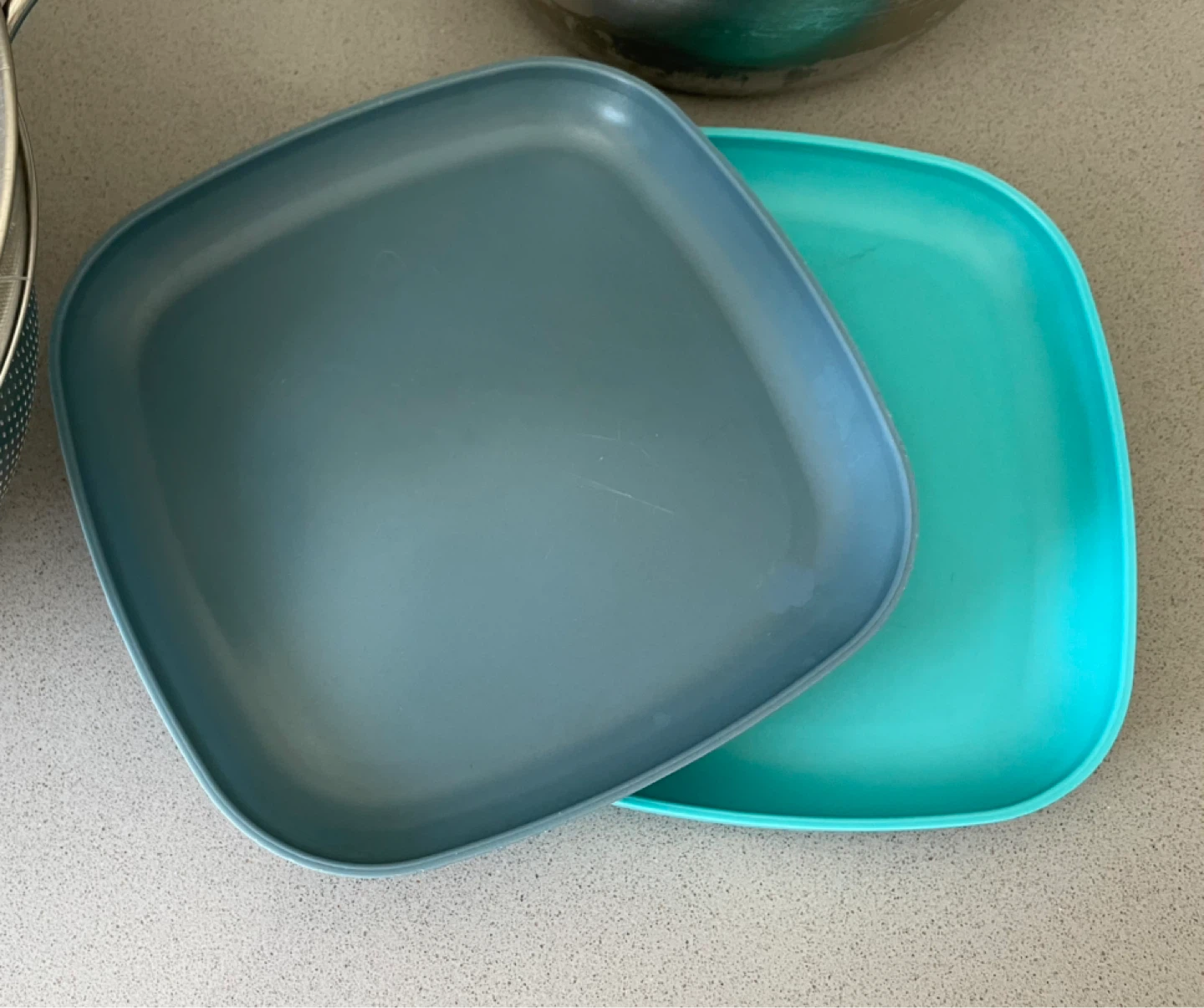 Plastic Plates, Metal Colander, Ice Trays - photo 3