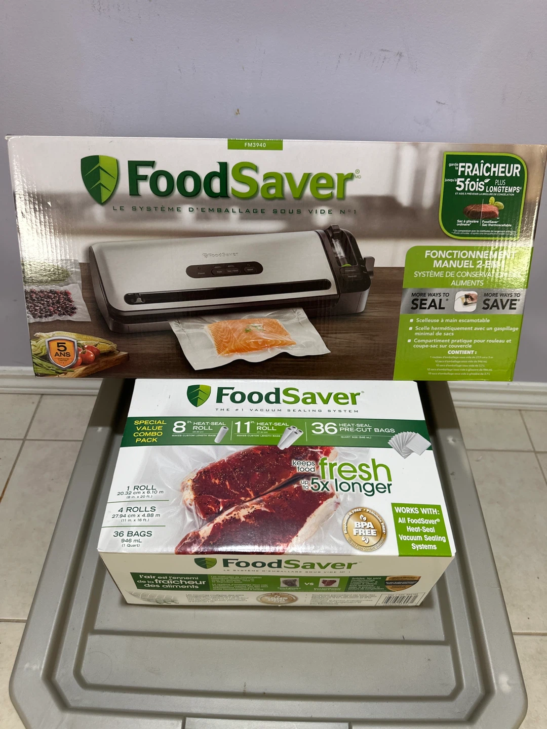 FoodSaver FM3940 Vacuum Sealing System Combo Pack with Bags