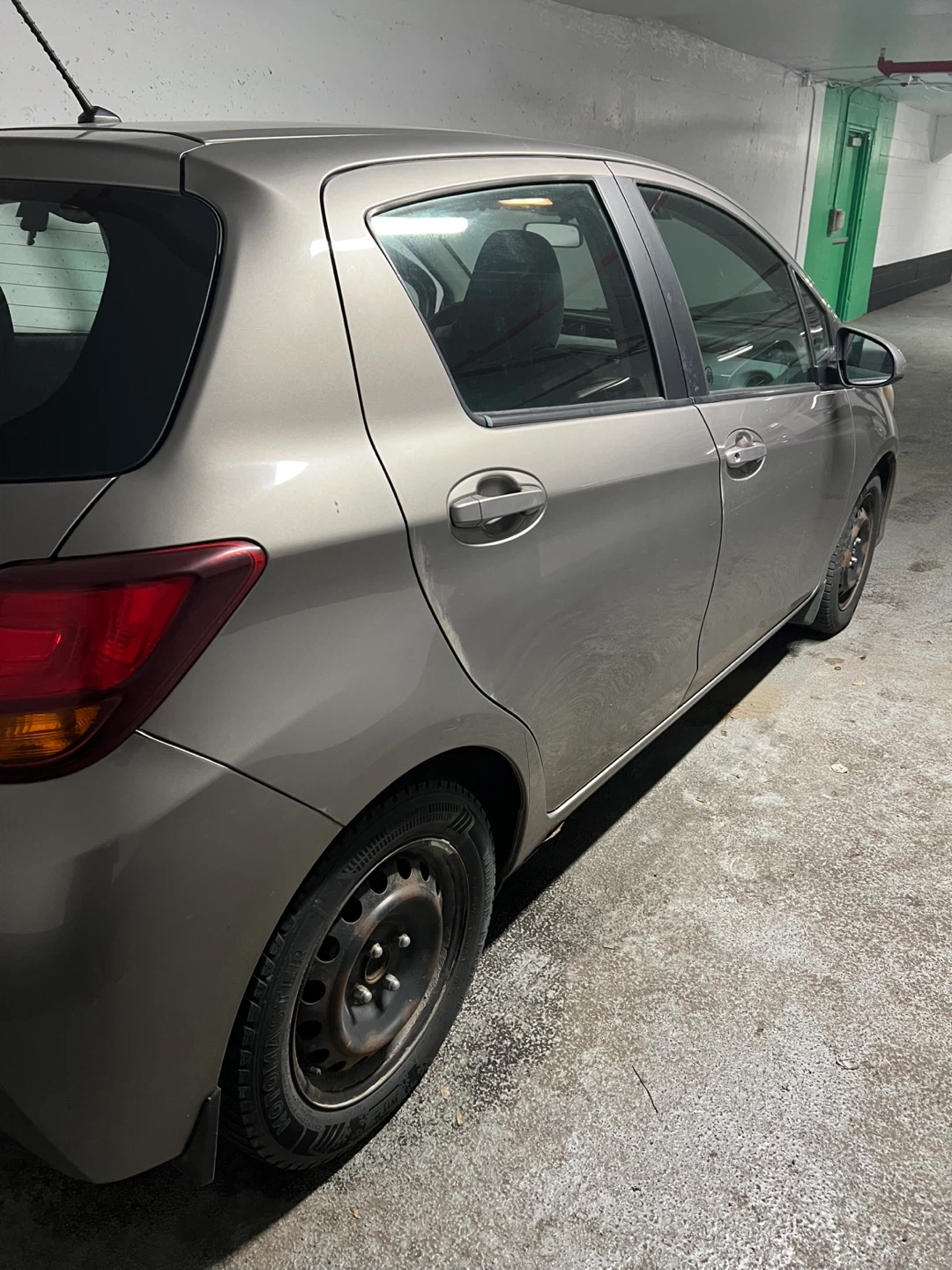 2015 Toyota Yaris Hatchback - photo 4