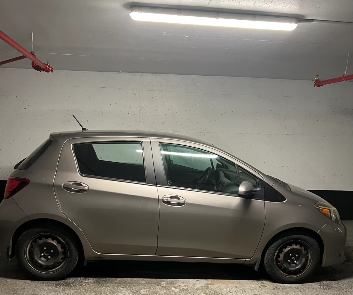 2015 Toyota Yaris Hatchback - photo 3