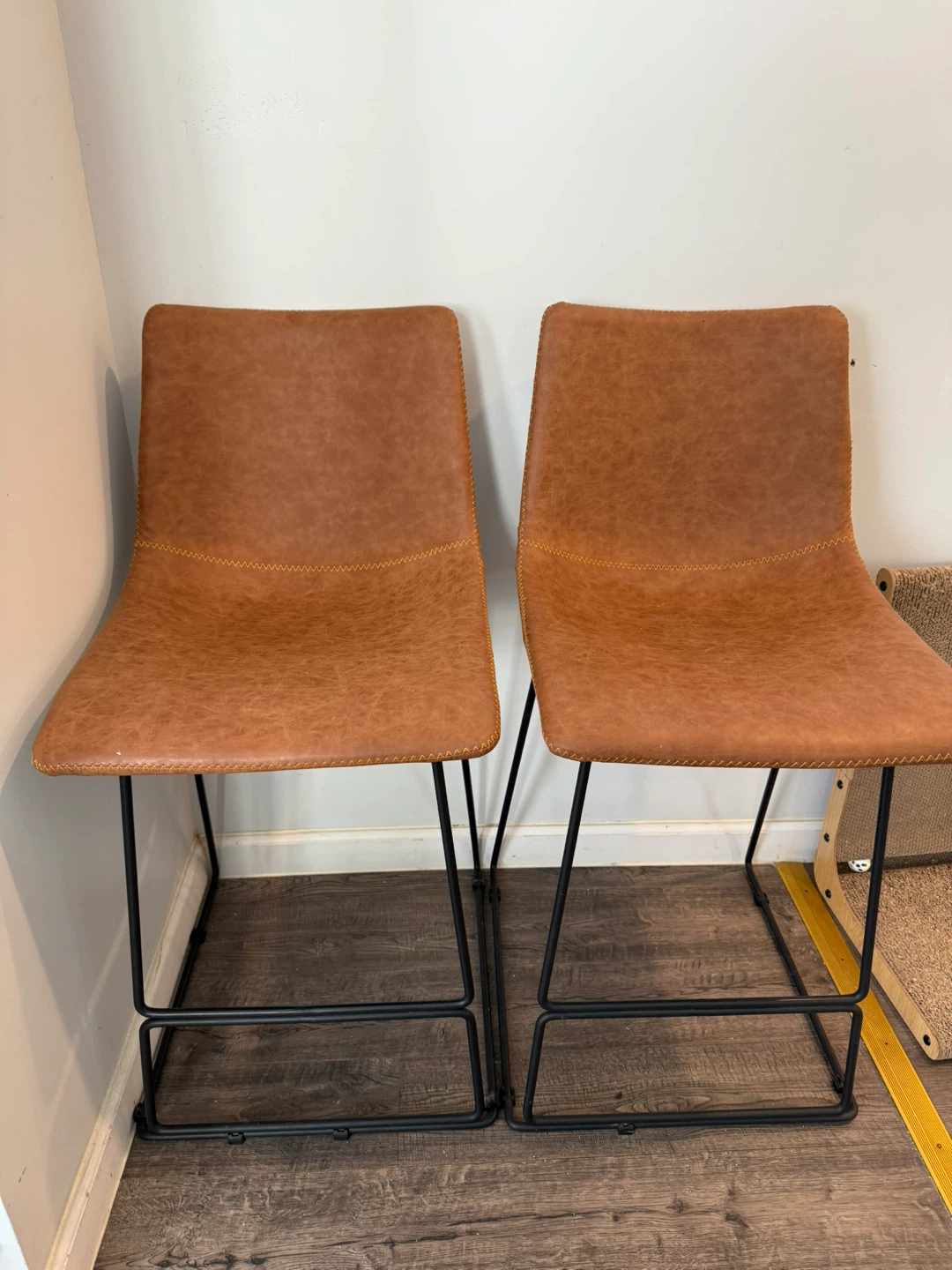 2x Modern camel bar stools - photo 3