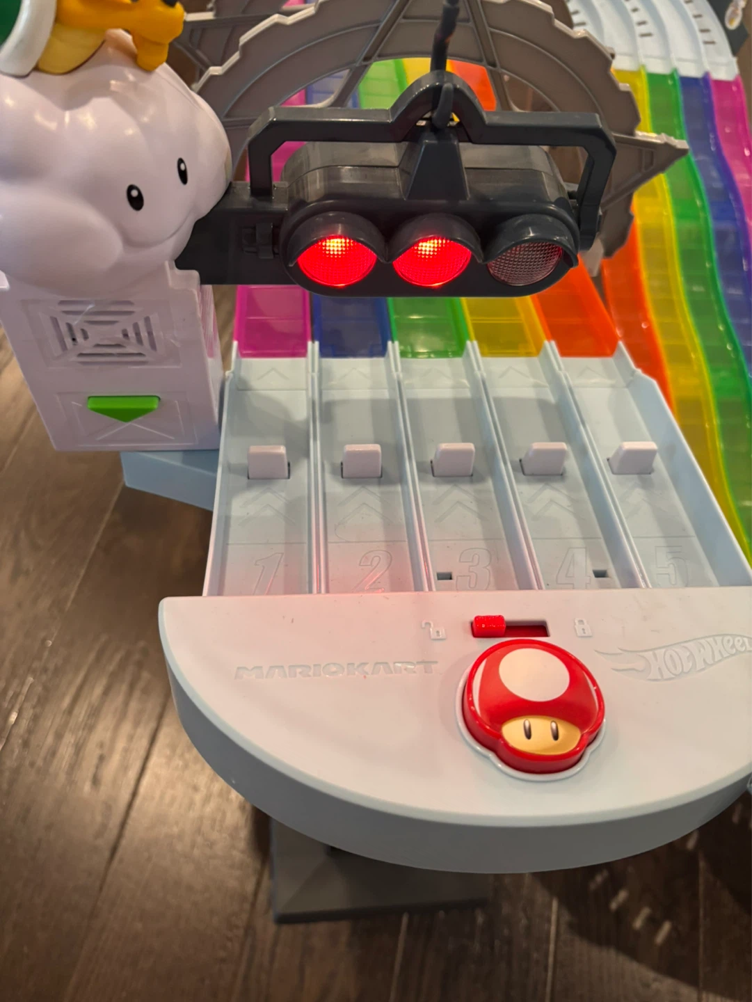 Hot Wheels Mario Kart Rainbow Road Track Set - photo 3