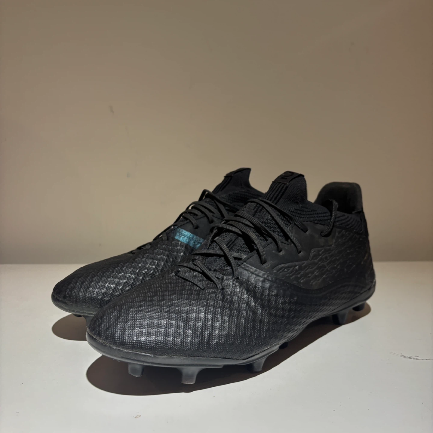 Soccer cleats sz10 (Kipsta Viralto)
