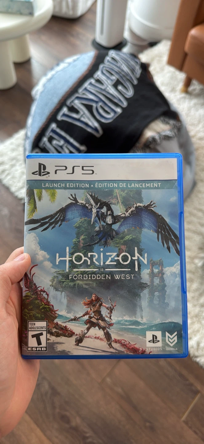 PS5 DSIC WITH ONE GAME - photo 2