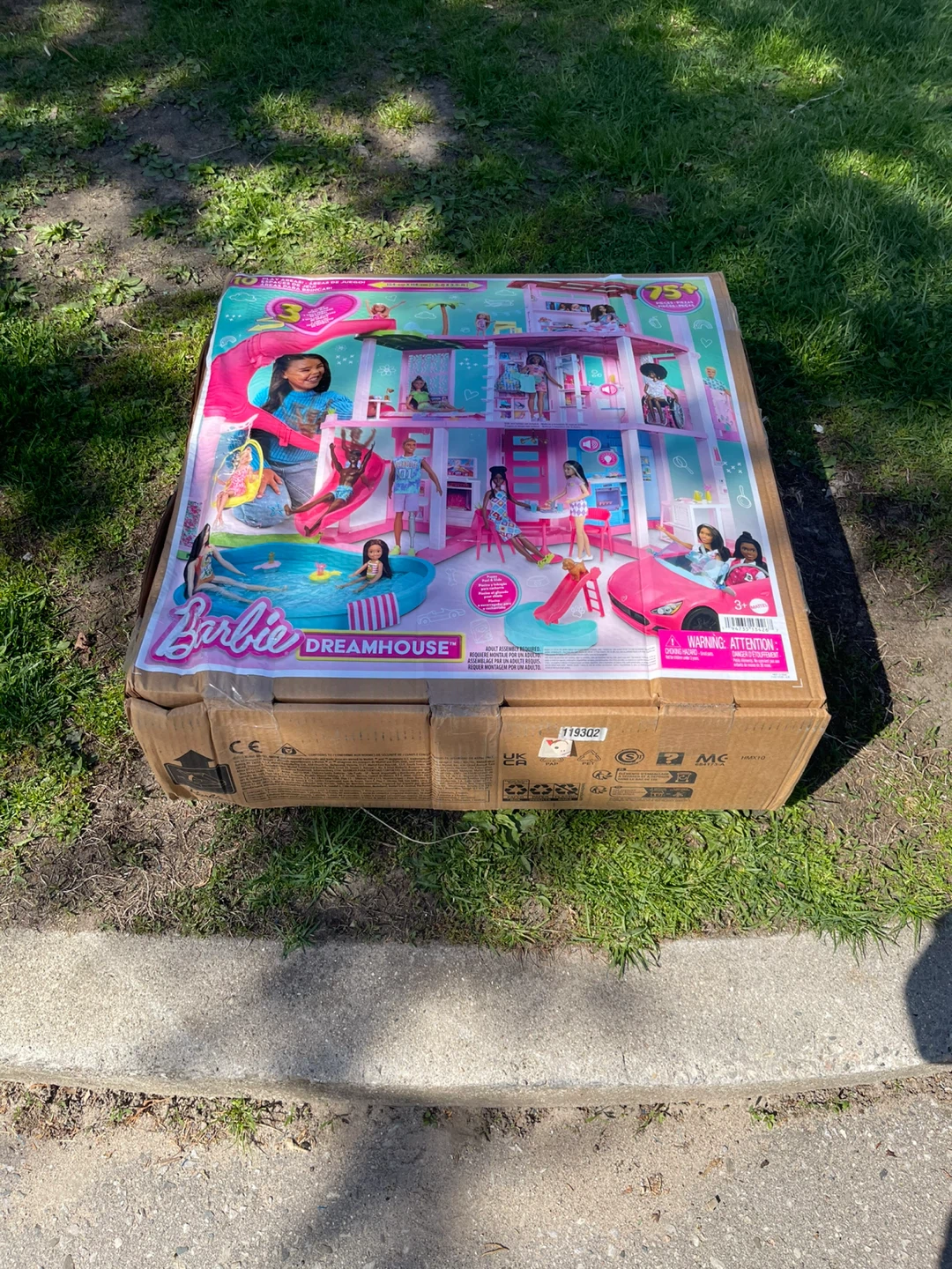 Barbie Dreamhouse Play-set can live in the city of London $100 - photo 3