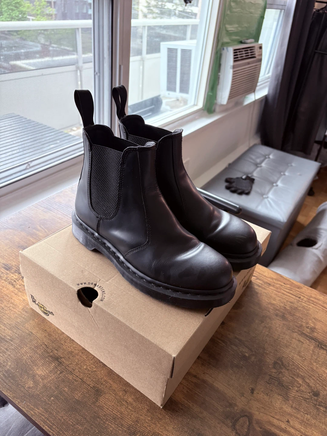 Dr. Martens 2976 Chelsea Boots