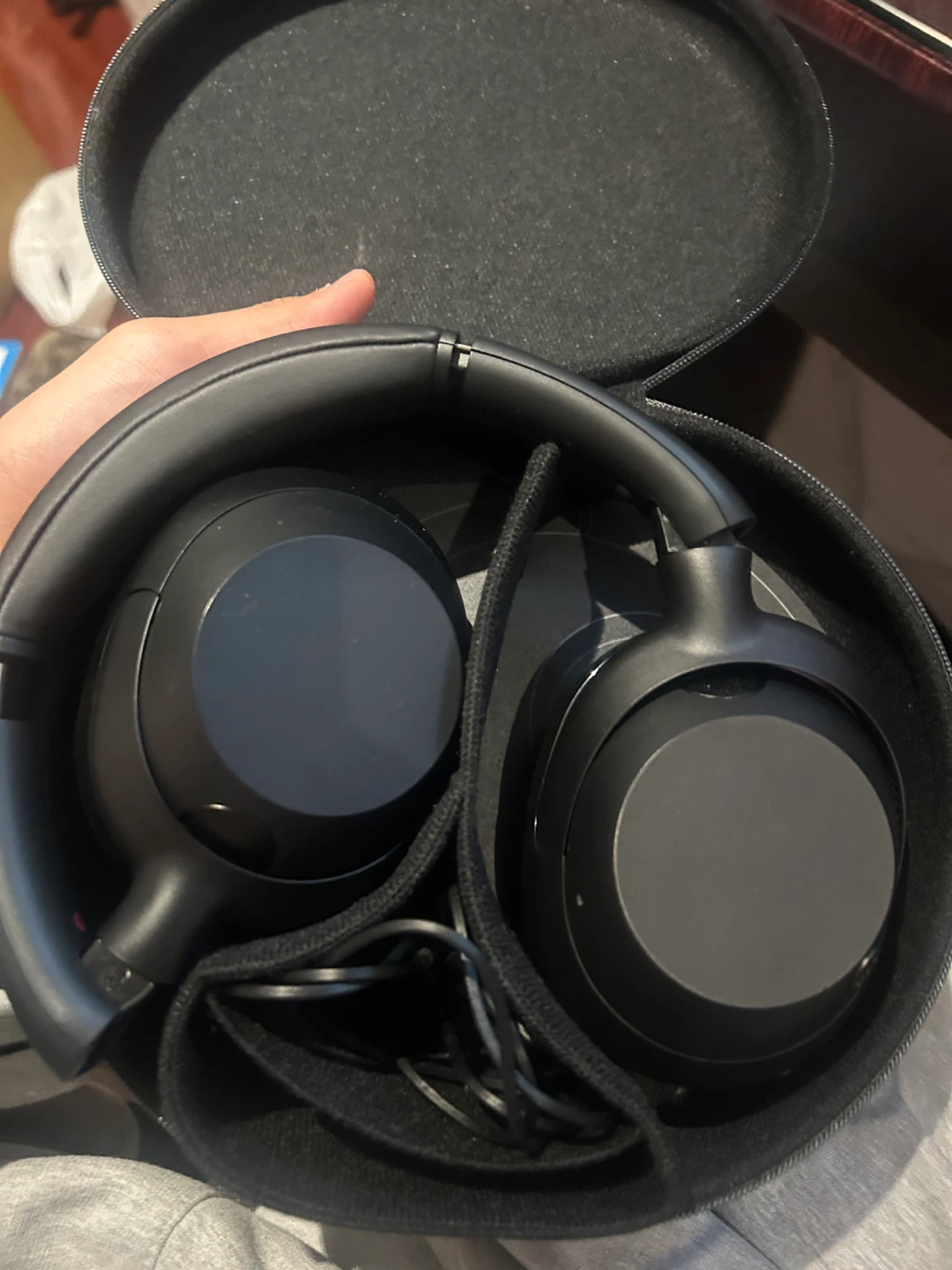 Sony Noise Cancelling Headphones with Case - photo 2