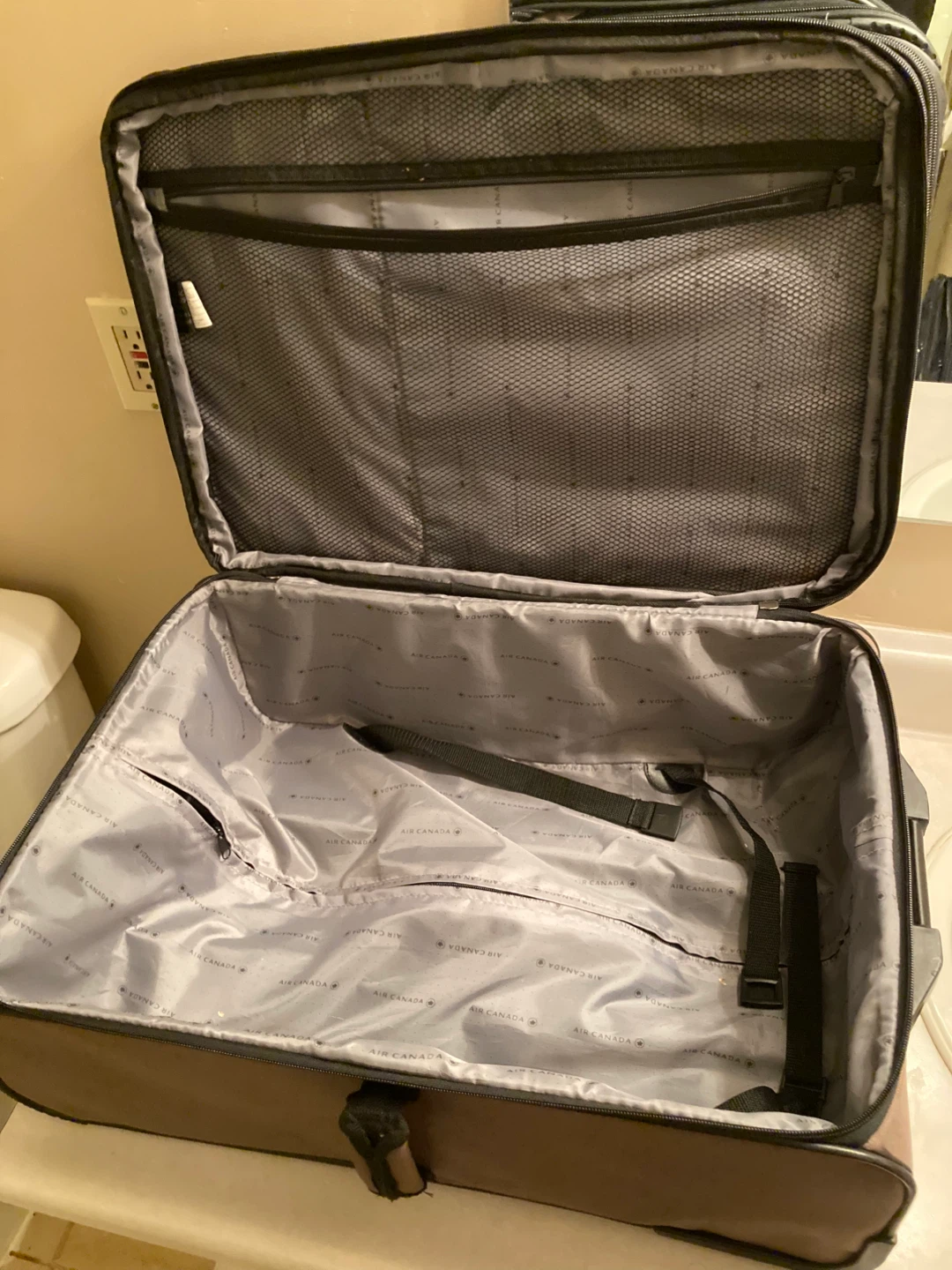 Air Canada "Super Light" Luggage on wheels - photo 2