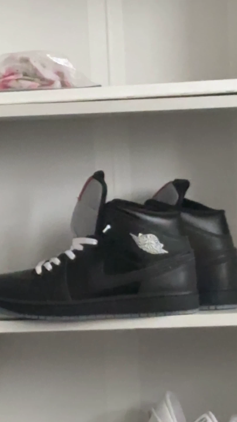 Air Jordan 1 Mid SE Black White Sneakers