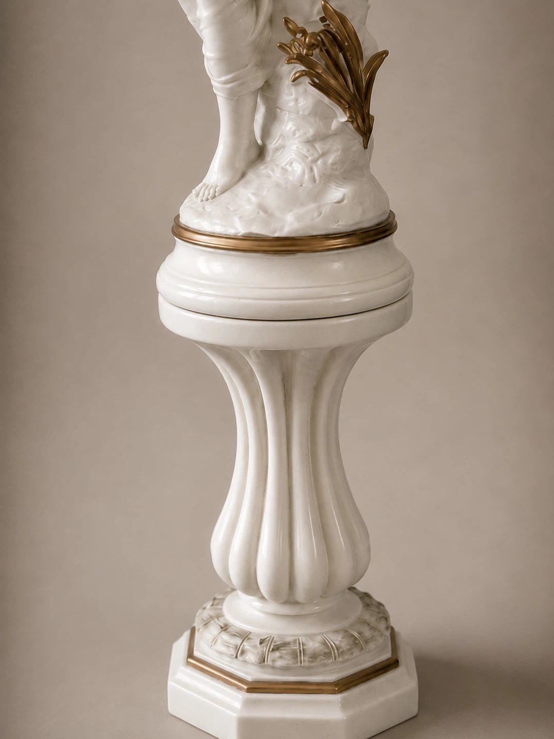 ✨ Vintage Classical Statue with Pedestal - photo 3