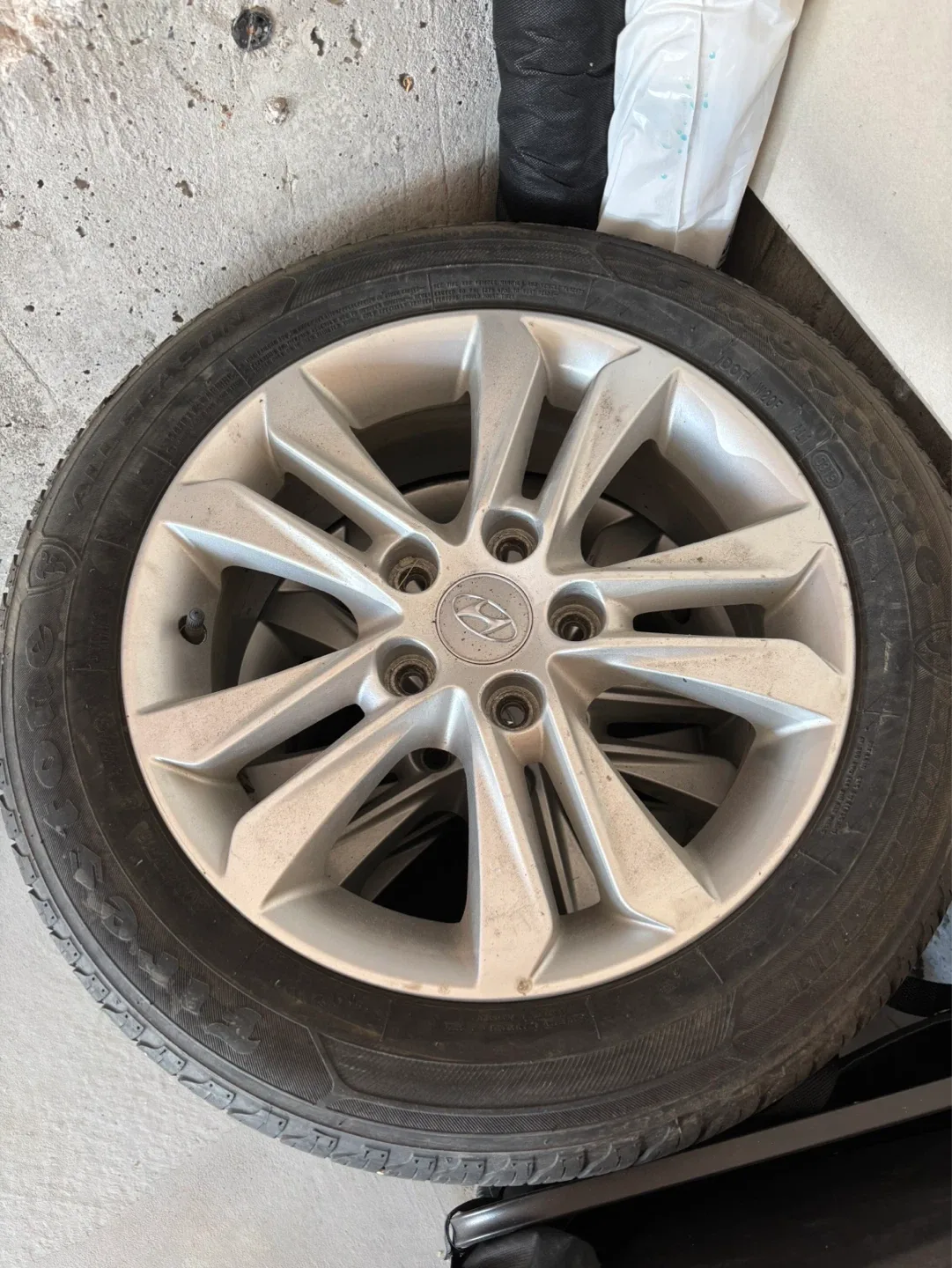 Hyundai Tires & Rims - photo 3
