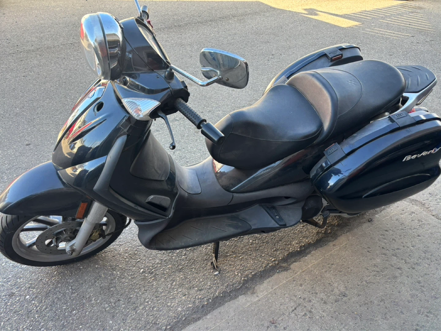 Black Piaggio Beverly Scooter - photo 5