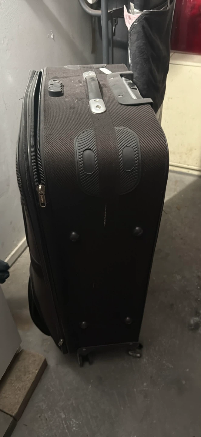 Swiss Gear Luggage - Large Suitcase - photo 4