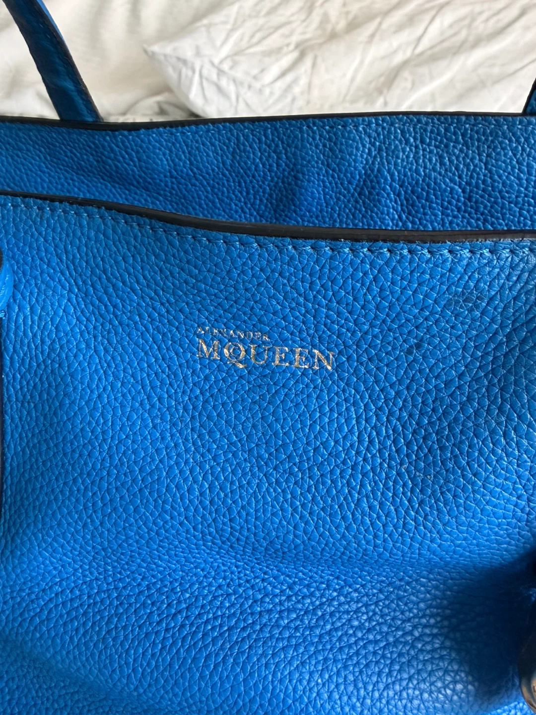 Alexander McQueen Blue Leather Tote Bag with Skull Charm - photo 3