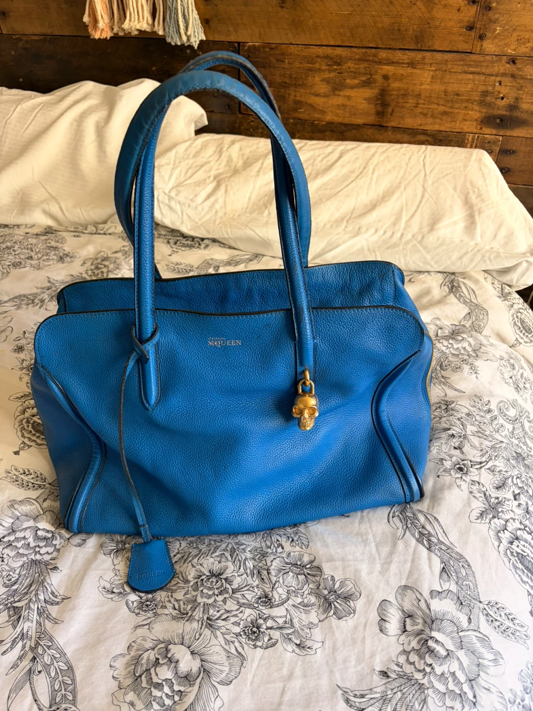 Alexander McQueen Blue Leather Tote Bag with Skull Charm - photo 2