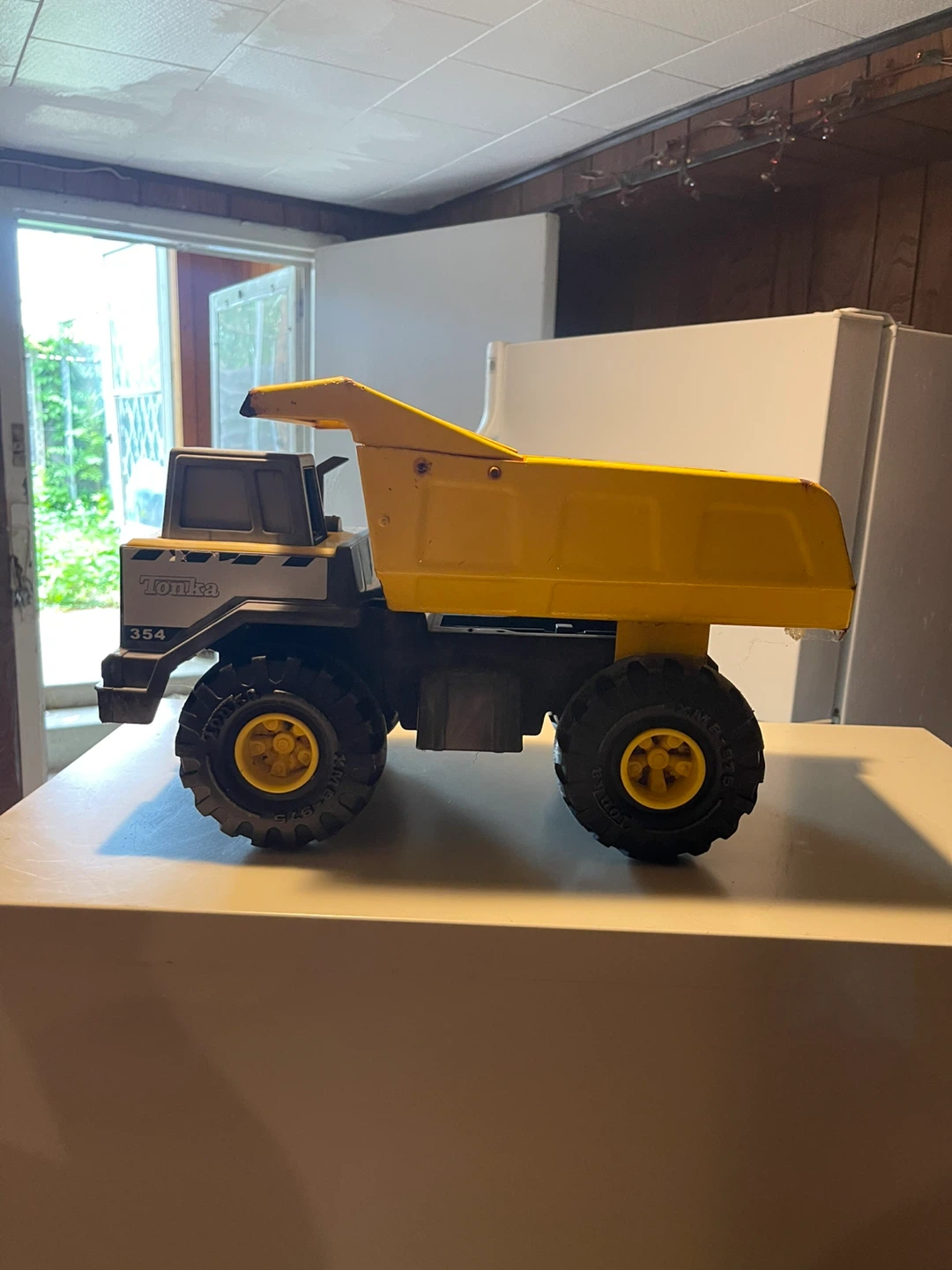 Tonka 354 Dump Truck Toy - Yellow