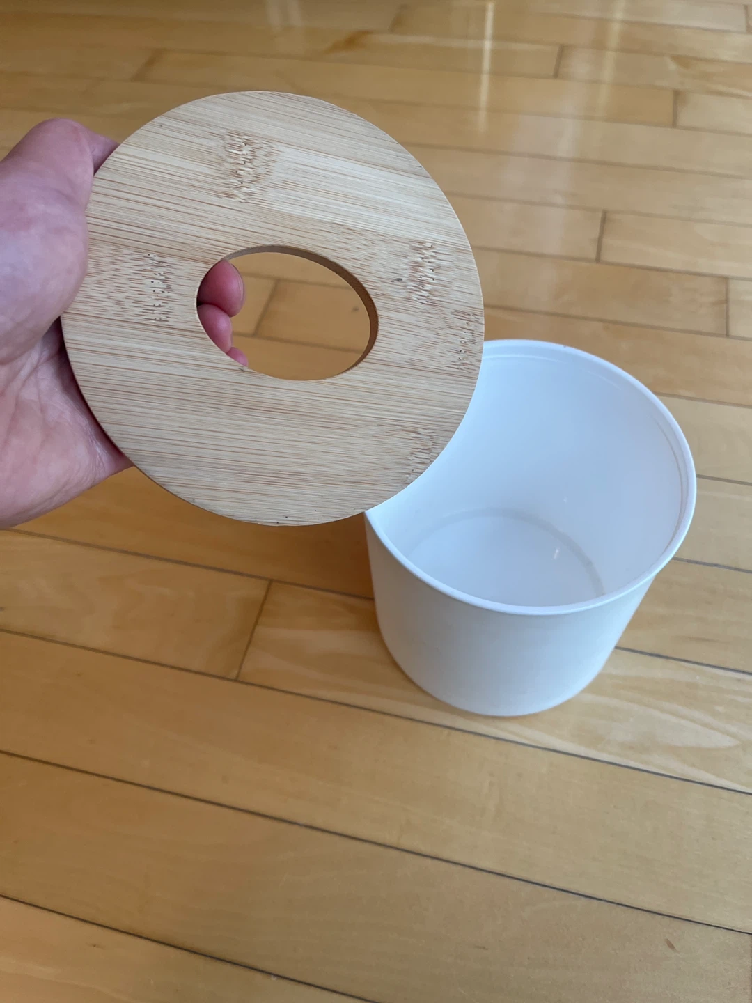 White tissue box with bamboo lid - photo 3