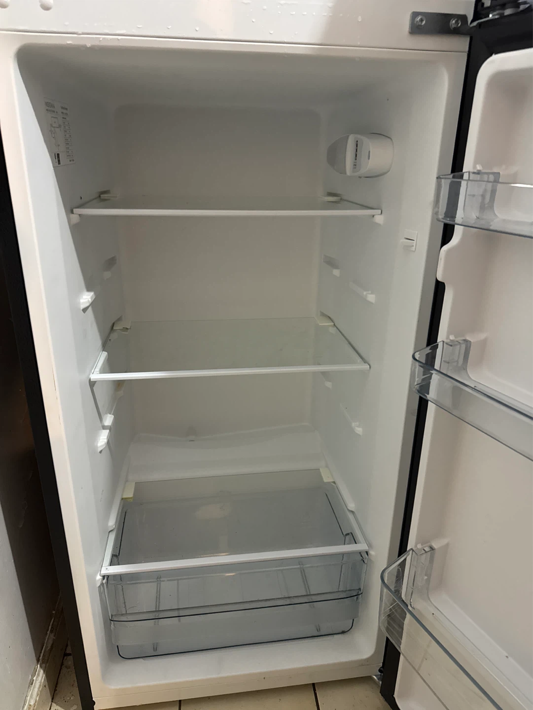 Insignia Top Freezer Refrigerator - photo 4