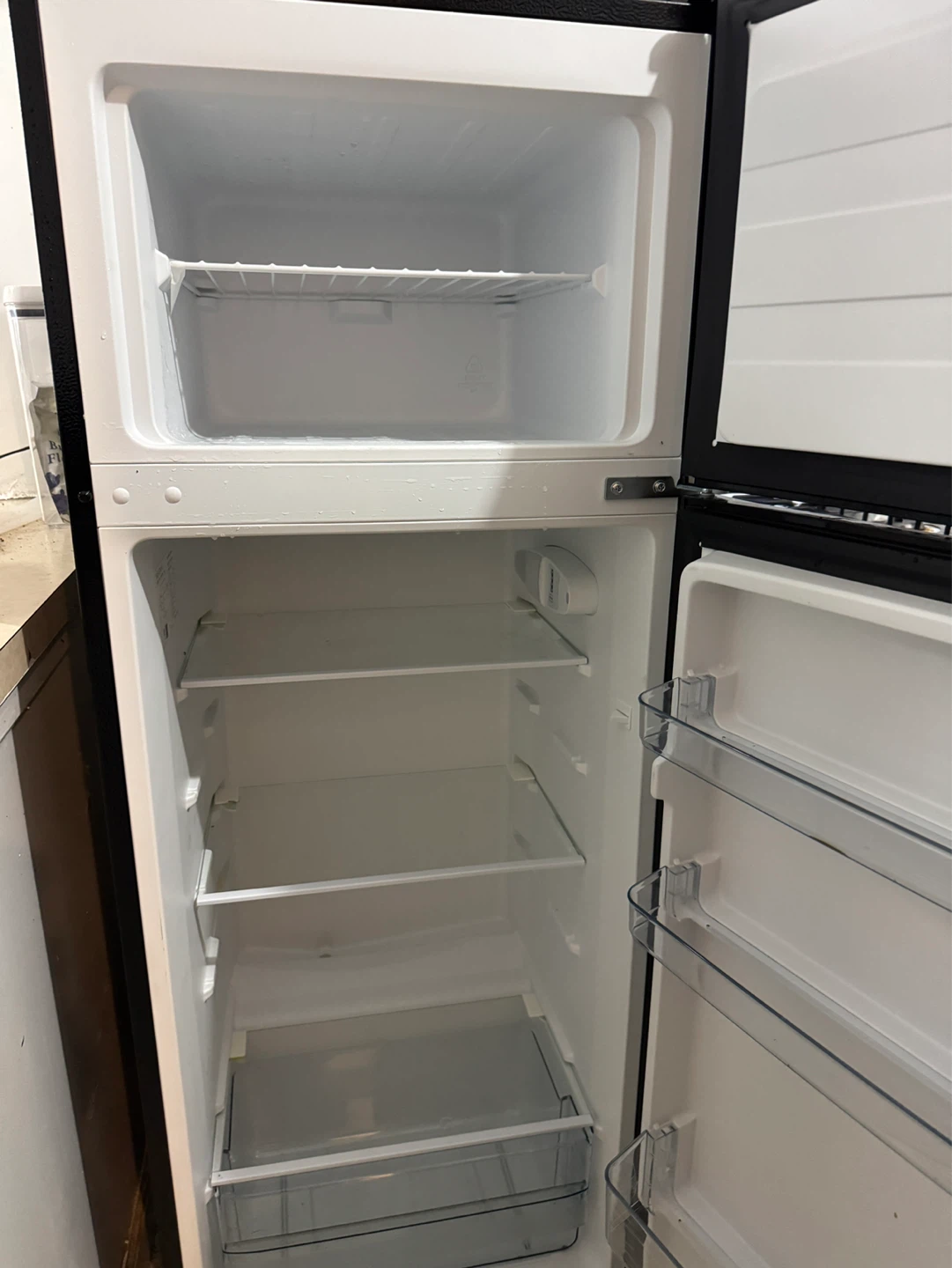 Insignia Top Freezer Refrigerator - photo 2