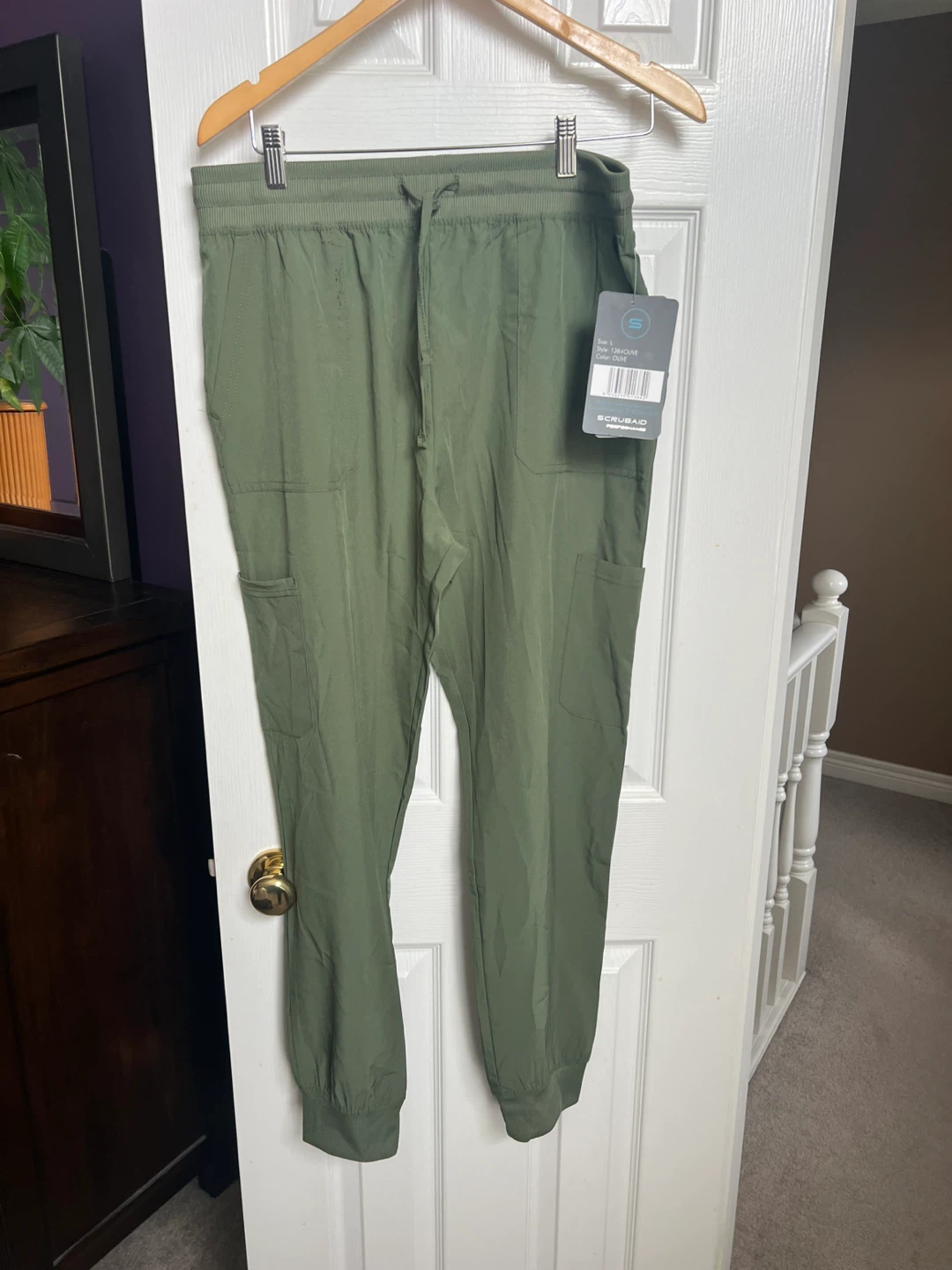 BNWT woman’s scrub bottoms size large