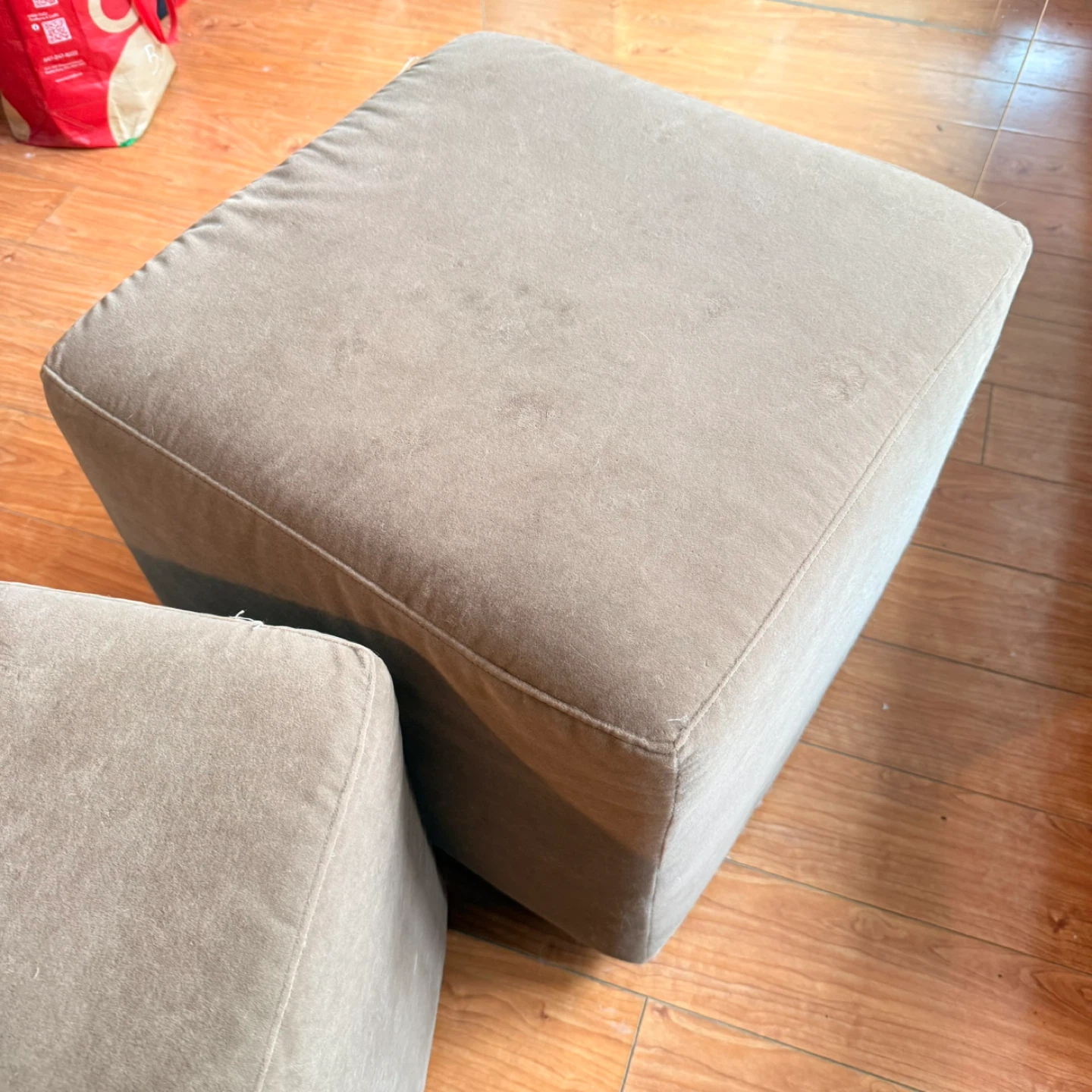 Set of 2 square upholstered ottomans/footstools - photo 2