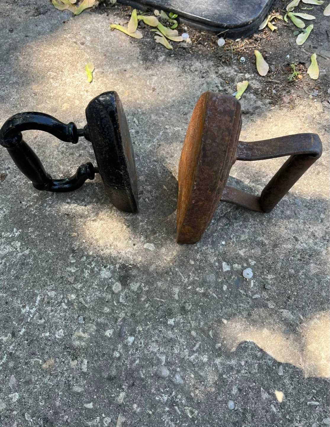 Vintage cast iron iron - photo 3