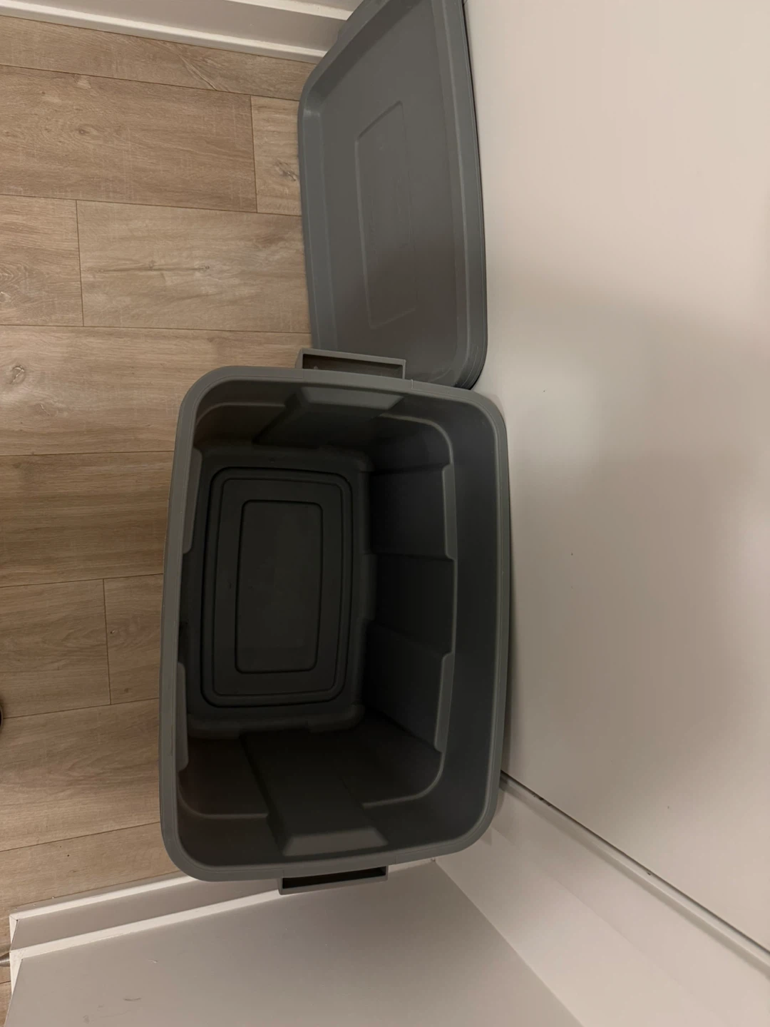 Rubbermaid roughneck 18 Gallon Storage Tote with Lid - photo 3