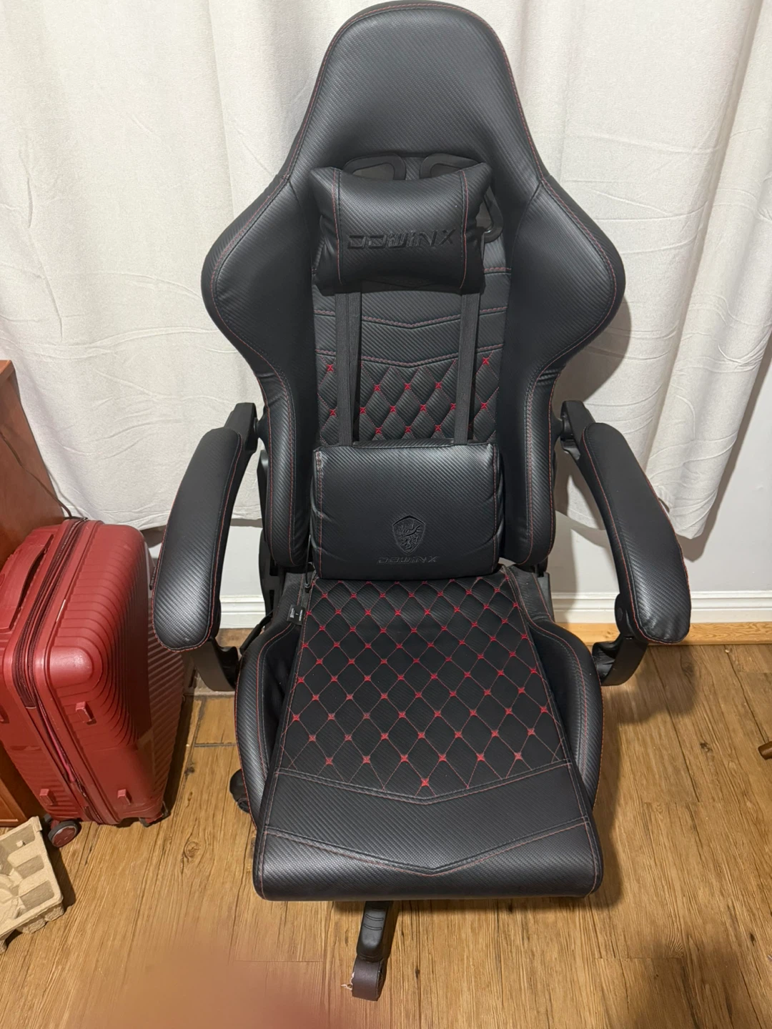 Dowinx Gaming Chair with Footrest and Lumbar Support