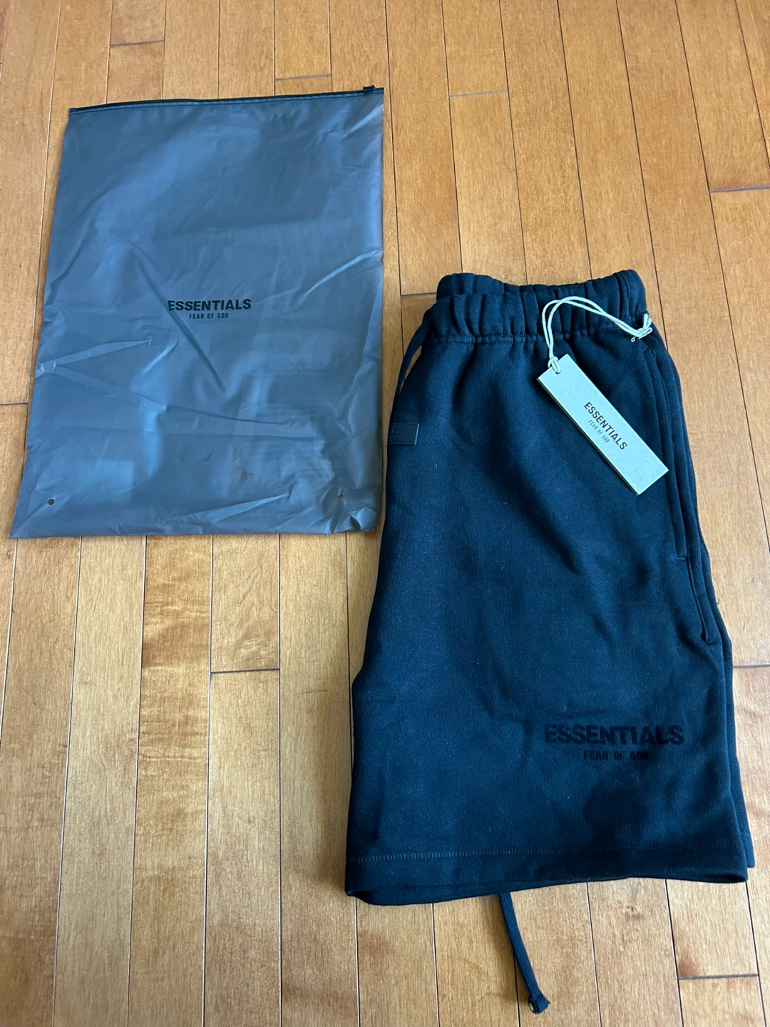 Black Essentials Short
