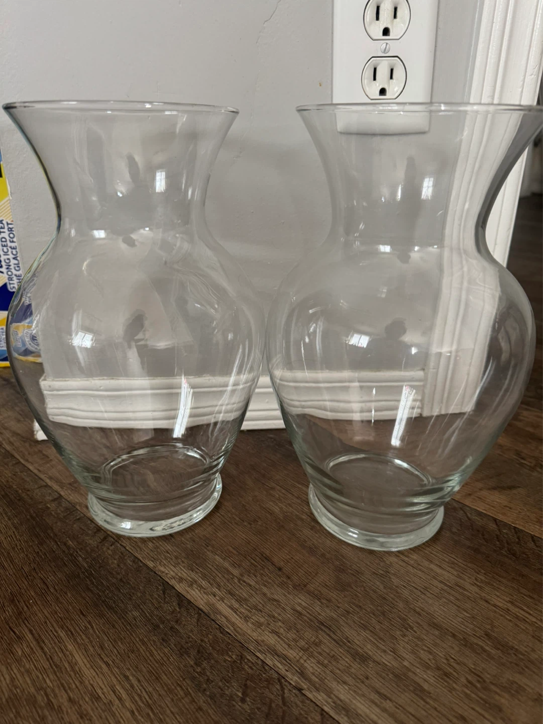 Set of 2 Clear Glass Vases