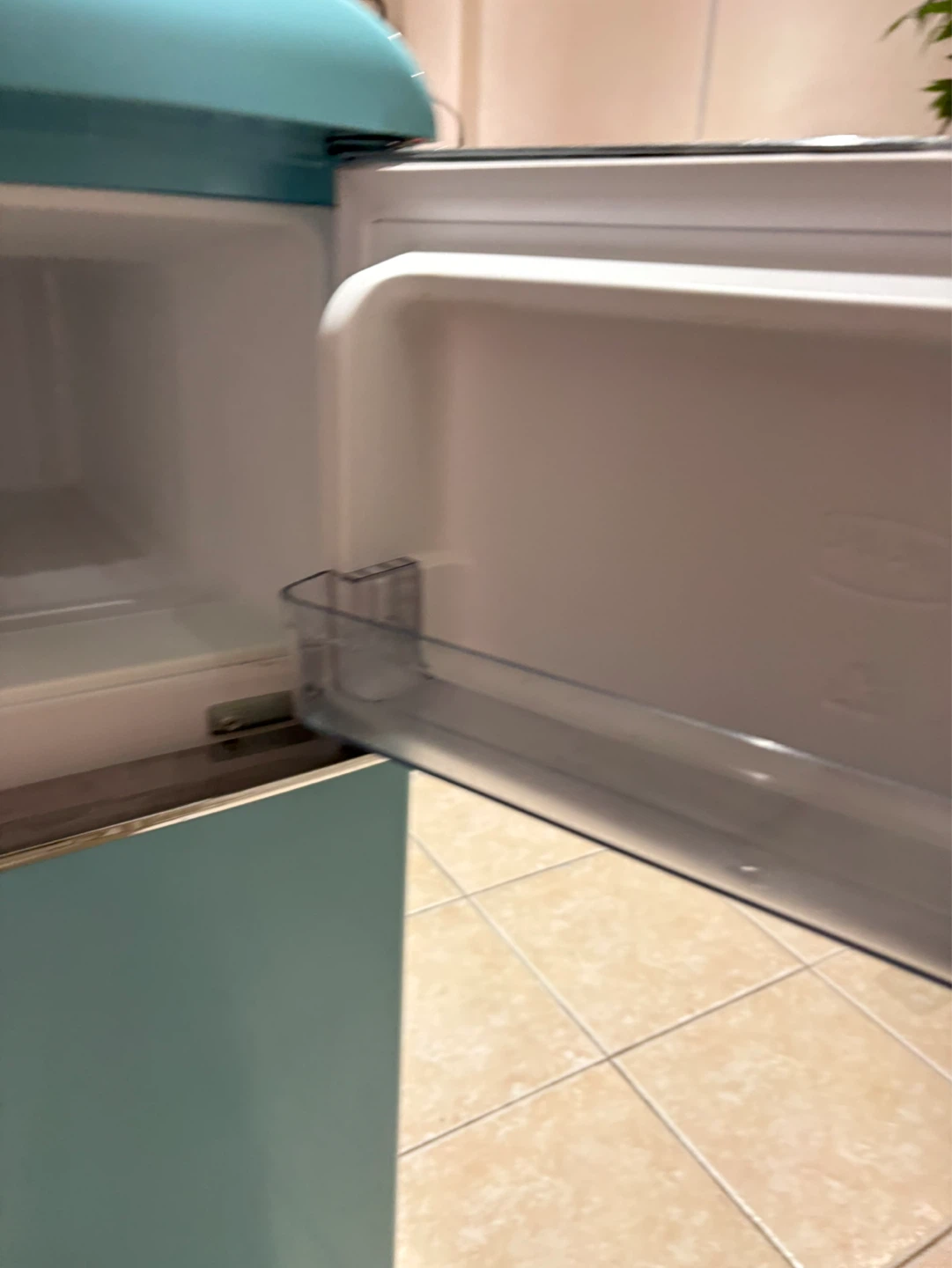 Galanz Retro Mini Fridge - photo 5