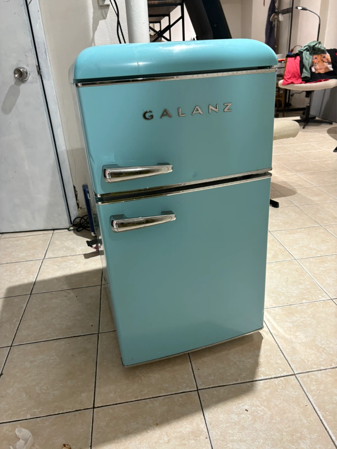Galanz Retro Mini Fridge - photo 2