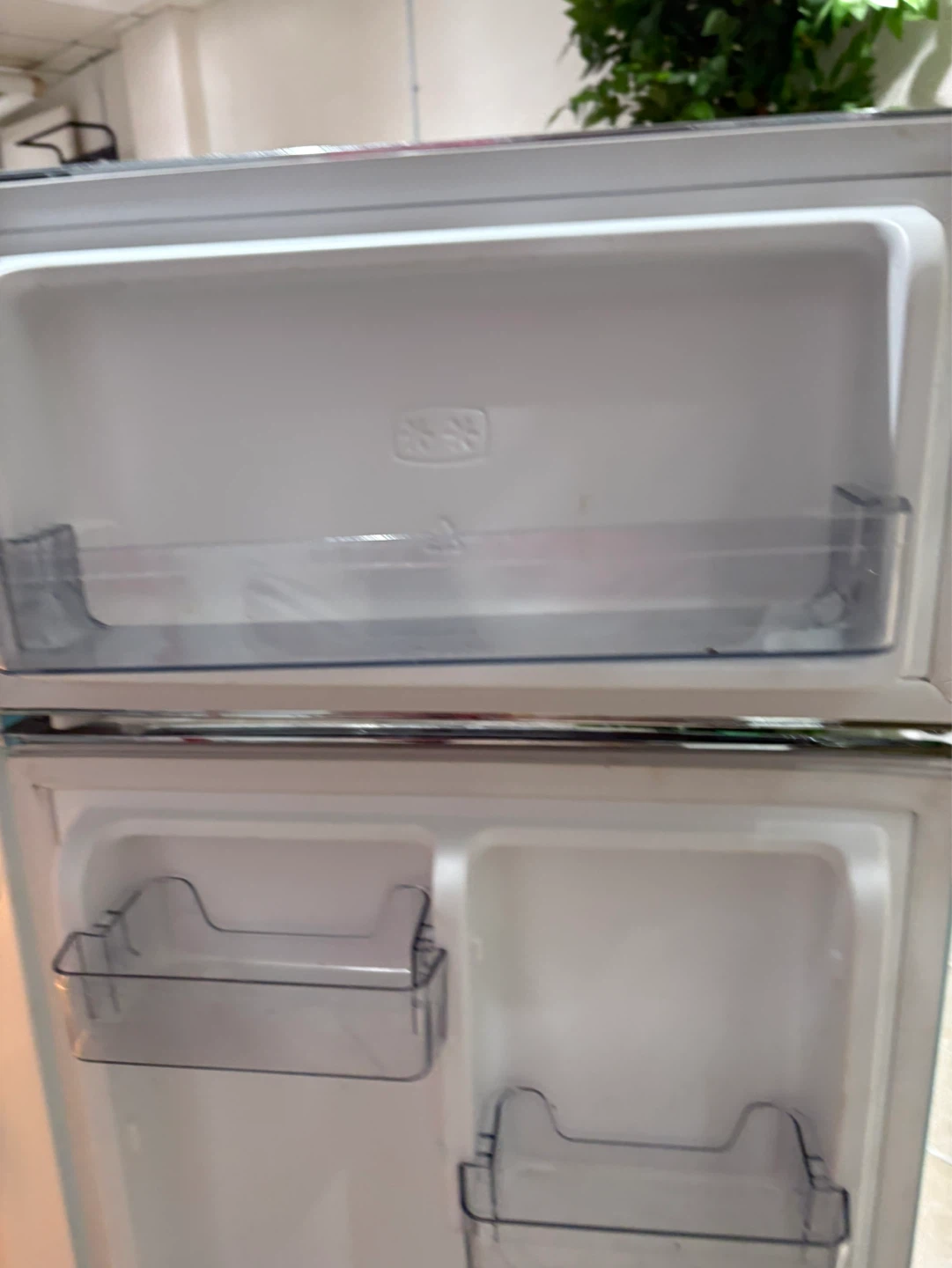 Galanz Retro Mini Fridge - photo 3