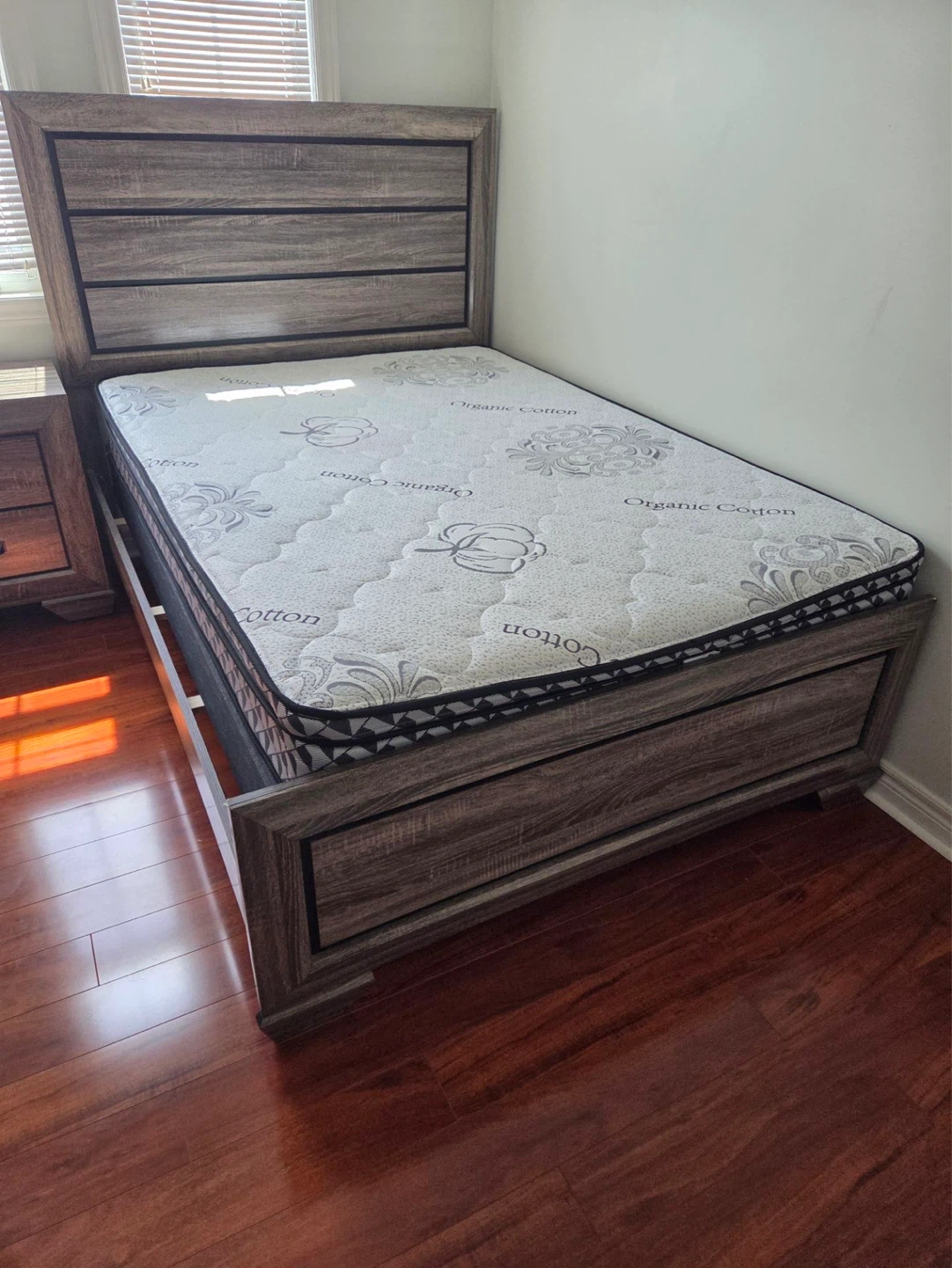 Wooden 6-Drawer Dresser with Mirror