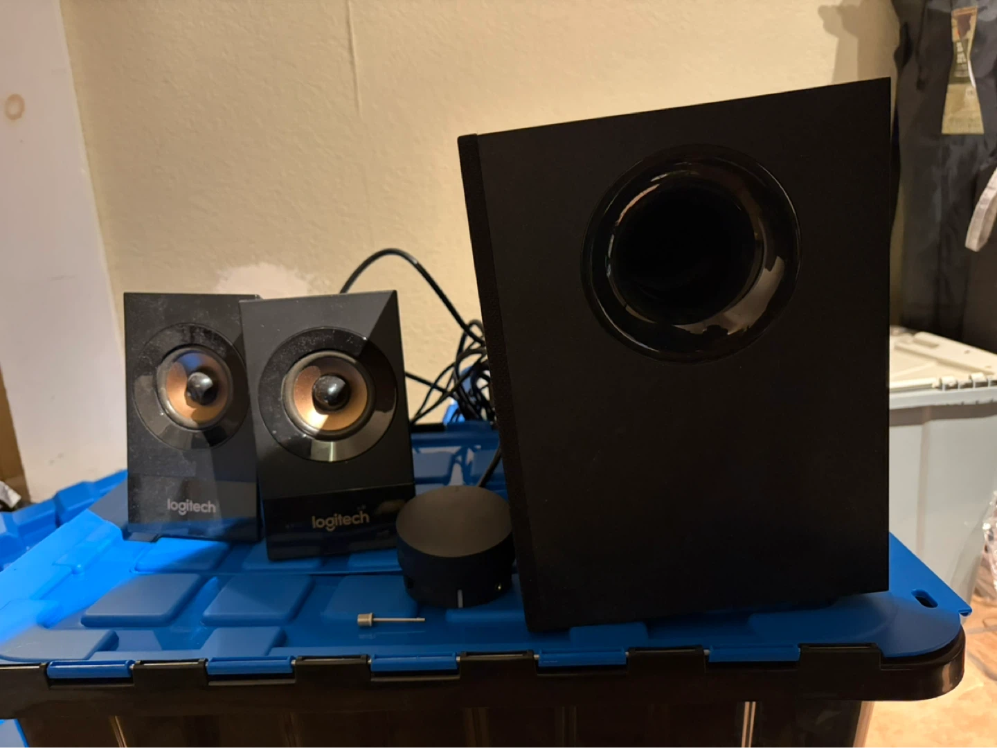 Logitech z533 Multimedia Speaker System
