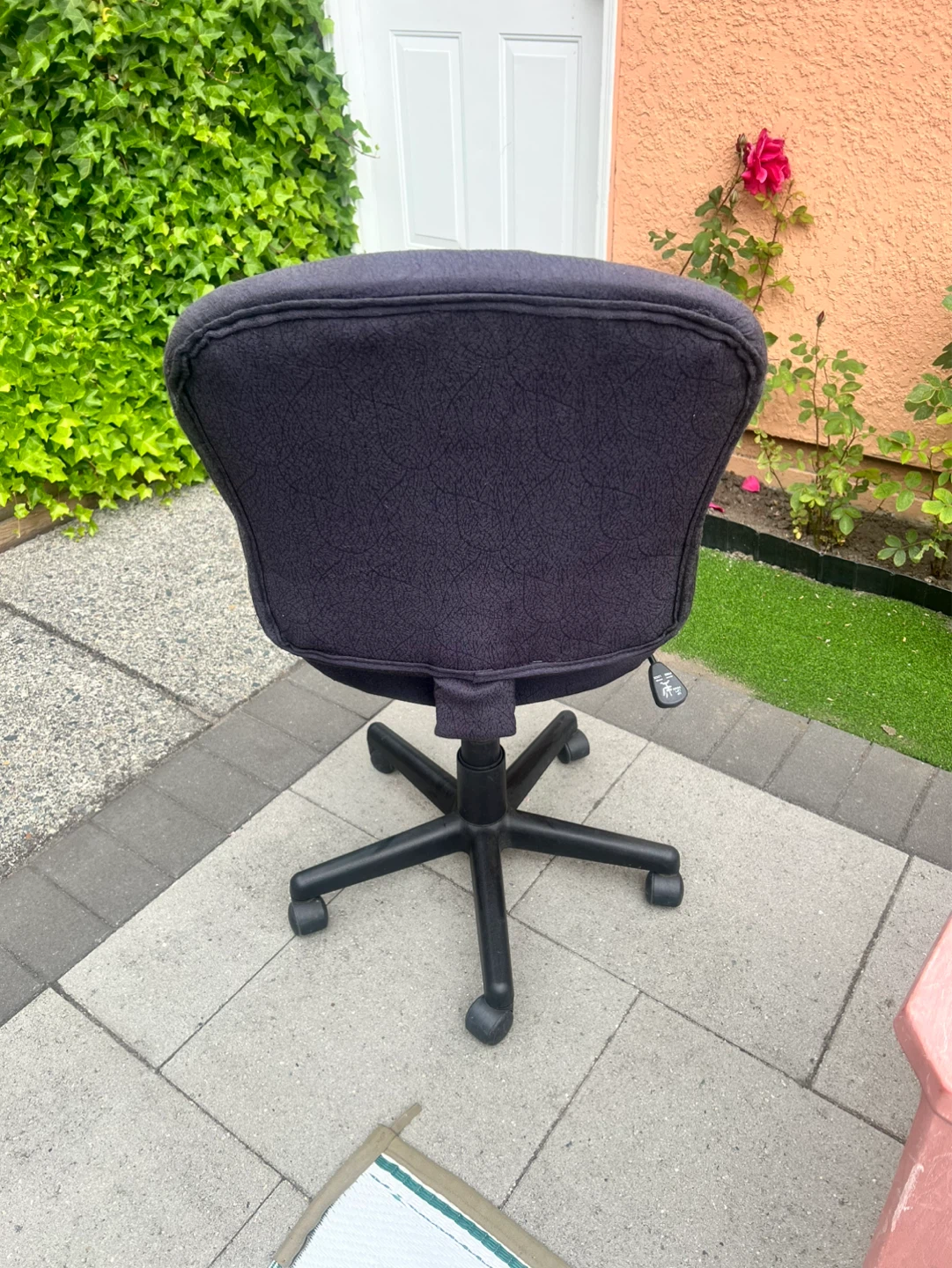 Black Adjustable Office Chair - photo 2