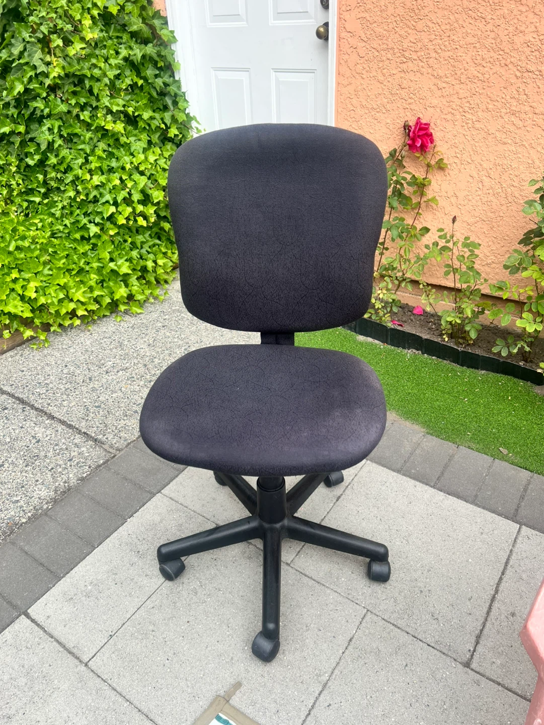 Black Adjustable Office Chair