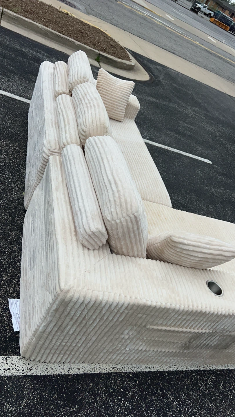 FREE DELIVERY‼️ Beige sectional sofa with cup holder - photo 3