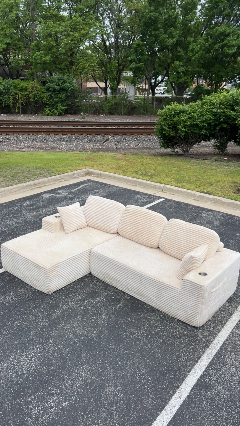 FREE DELIVERY‼️ Beige sectional sofa with cup holder - photo 2
